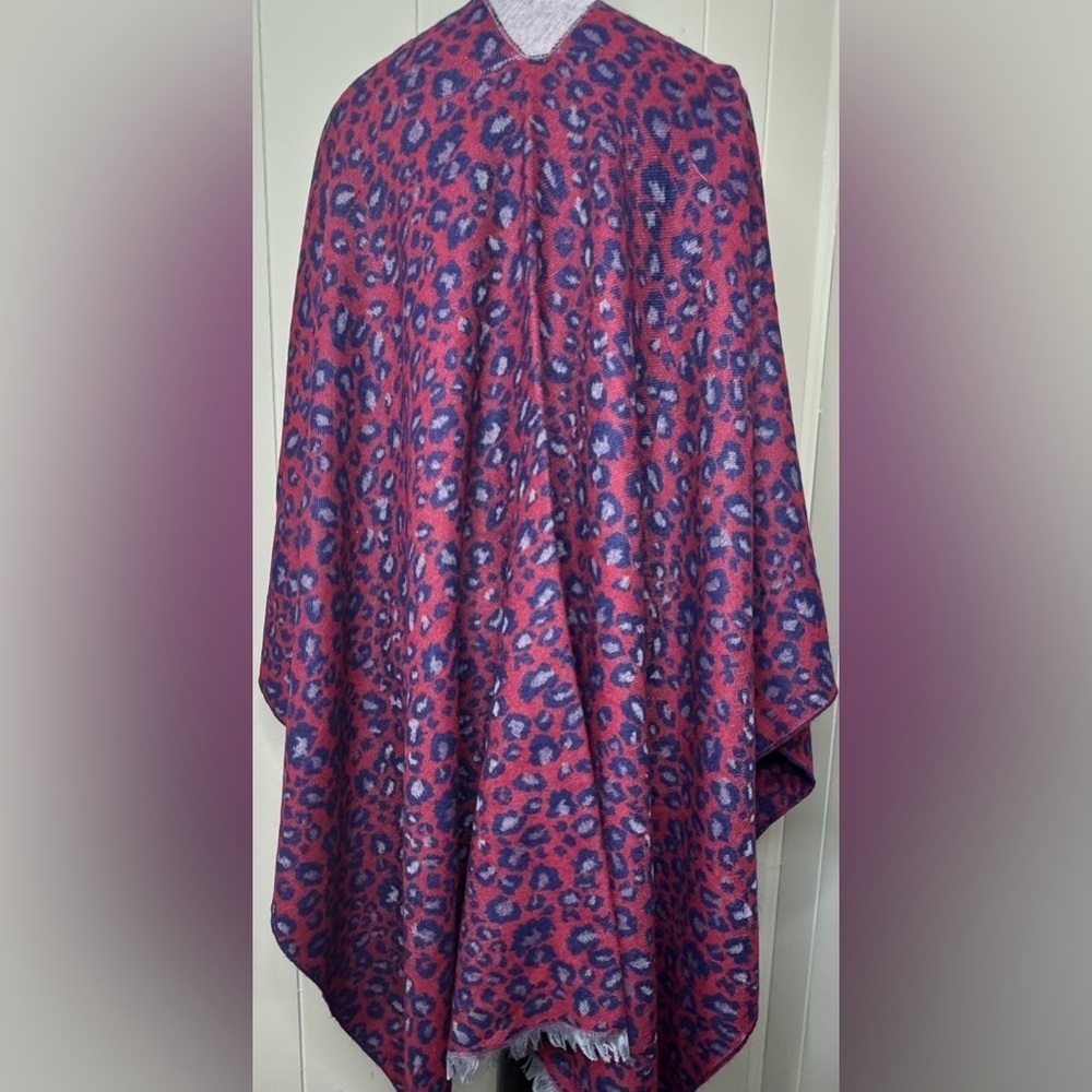 NWT Victoria Leland Animal Pattern Shoulder Throw Wrap Scarf - Picture 4 of 9